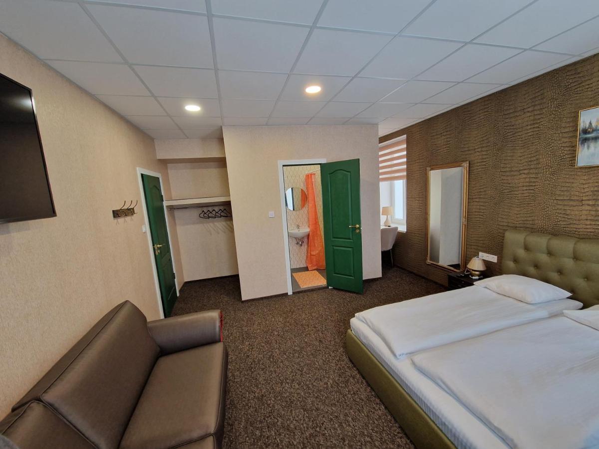 Central Hotel With Free Parking Riga Exterior photo